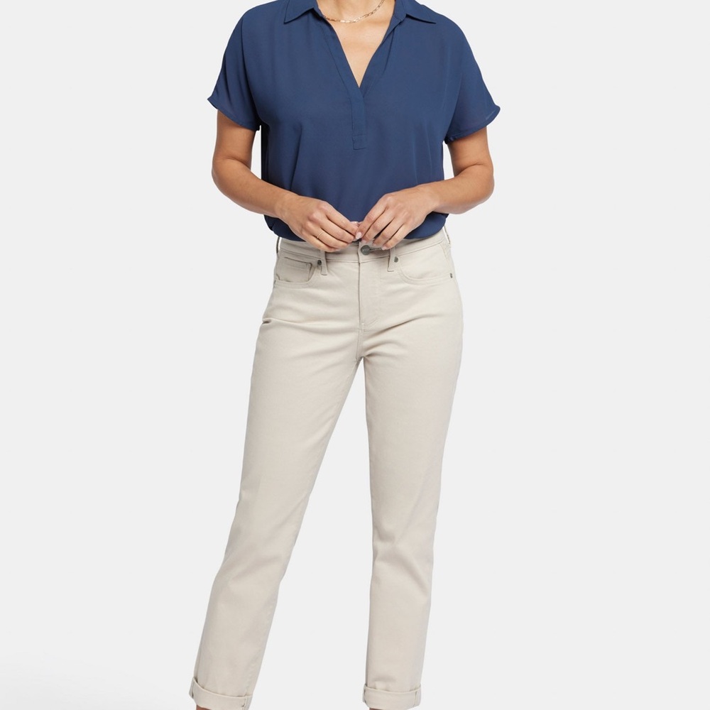 NYDJ Women's Margo Girlfriend Jeans In Feather/Beige. Size 18.
MSRP-$119. NWT